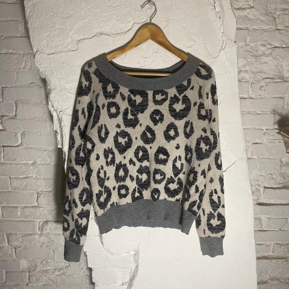 GAP Sweaters - Gap Leopard‎ Print Wool Sweater Womens Size M Long Sleeve Knit Top